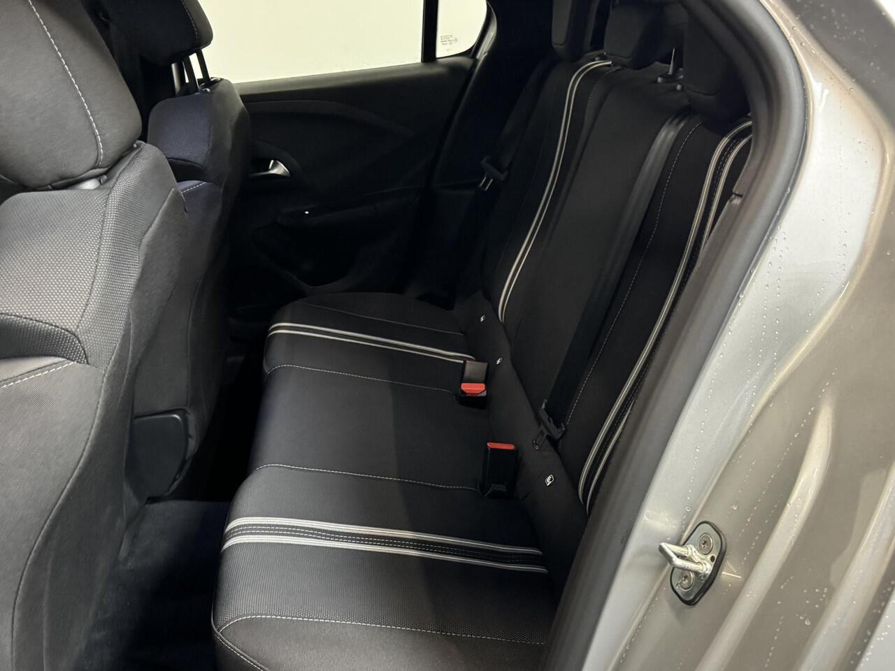 Opel CORSA 1.2 Turbo 110pk Hybrid Automaat GS Navigatie Airco Cruise control Parkeersensoren Apple Carplay/ Android Auto Camera Lichtmetalen velgen LED