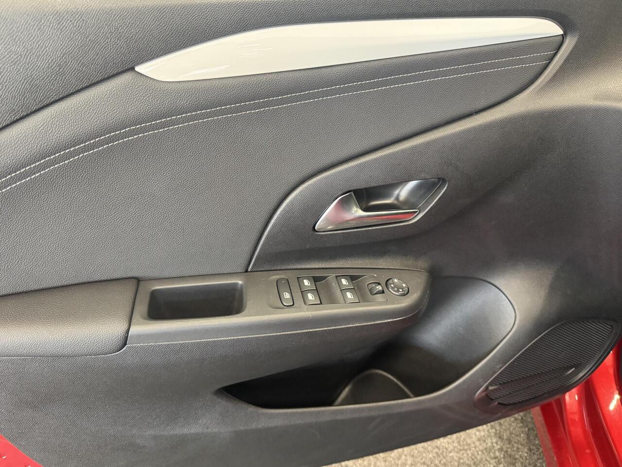 Opel CORSA 1.2 Turbo Hybrid 100pk GS Automaat Navigatie Apple Carplay/Android Auto Camera Parkeersensoren Cruise Control Dodehoek assistent Airco Lichtmetalen velgen Virtual Cockpit Getinte ramen