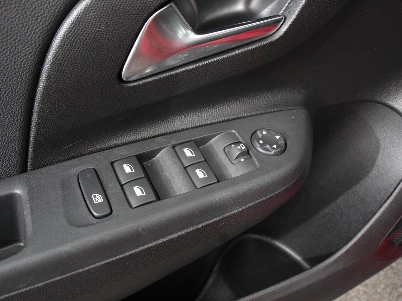 Opel CORSA 1.2 Turbo Hybrid 100pk GS Automaat Navigatie | Apple Carplay/Android Auto | Camera | Parkeersensoren | Cruise Control | Dodehoek assistent | Airco | Lichtmetalen velgen | Virtual Cockpit