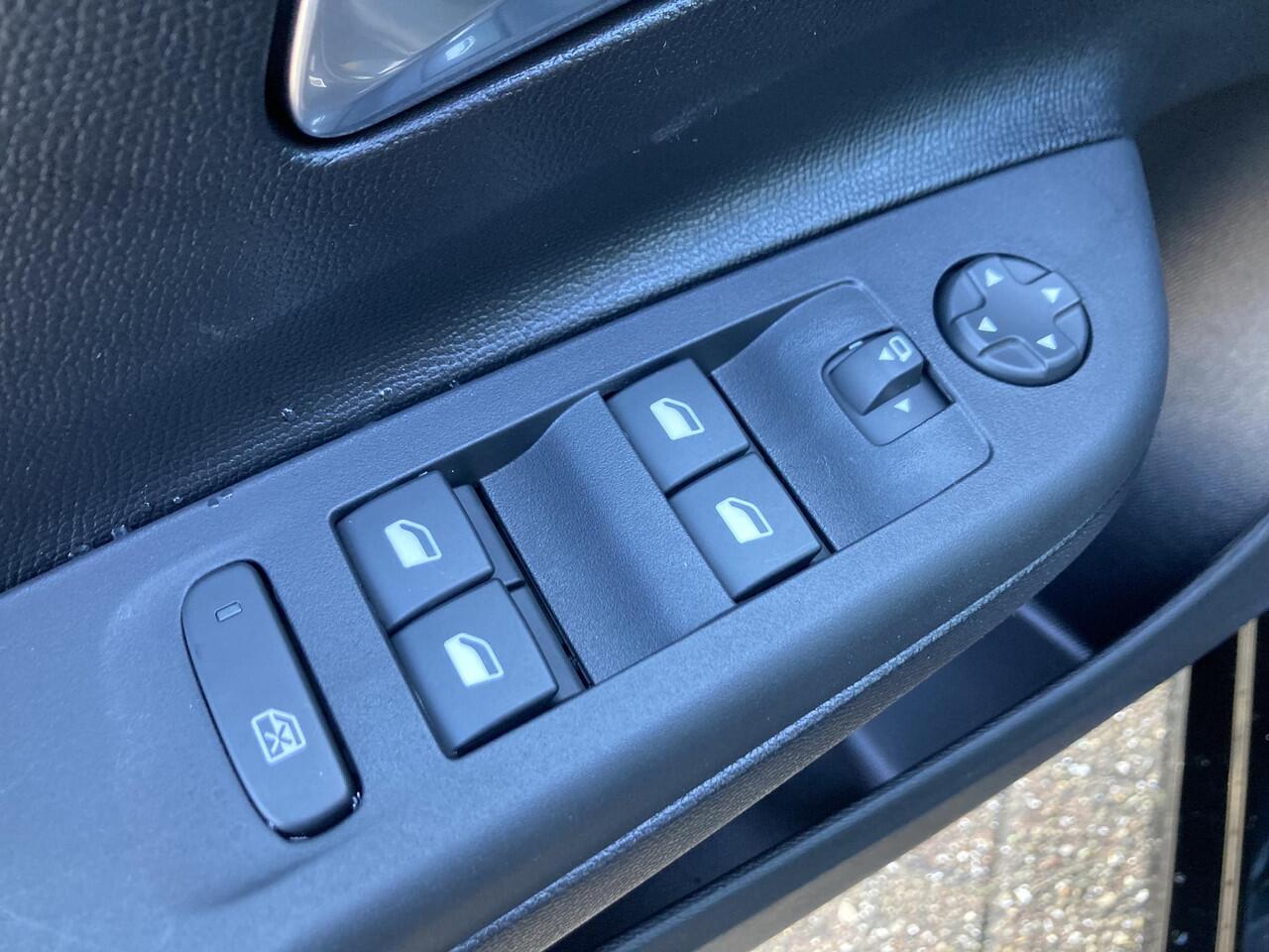 Opel CORSA 1.2 Turbo 100pk Edition | DEMO | Airco | Apple Carplay/ Android Auto | Cruise Control | Camera | Parkeersensoren | Stoel- en stuurverwarming