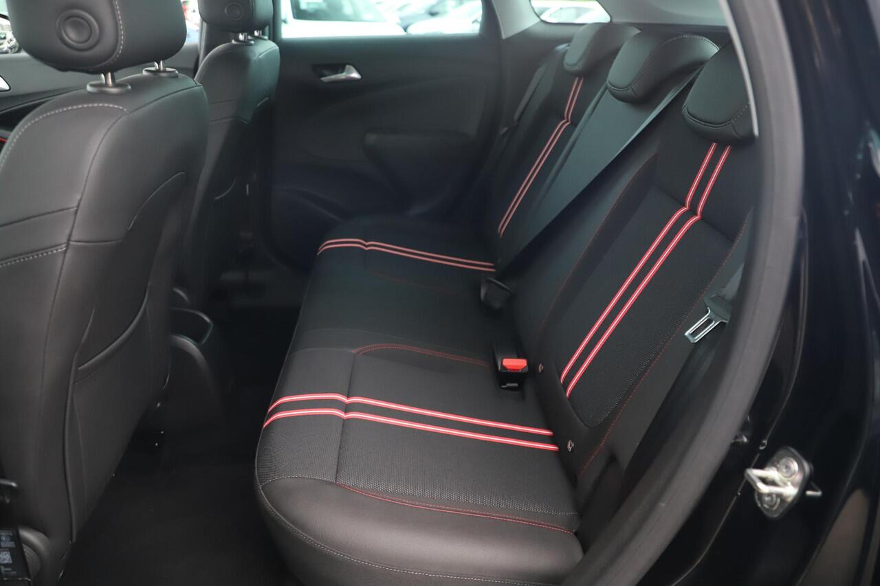 Opel Crossland 1.2 Turbo GS Line 131PK Automaat NIEUW MODEL Winter Pakket Navigatie Achteruitrijcamera Climate Cruise Control 16 inch Parkeersensoren