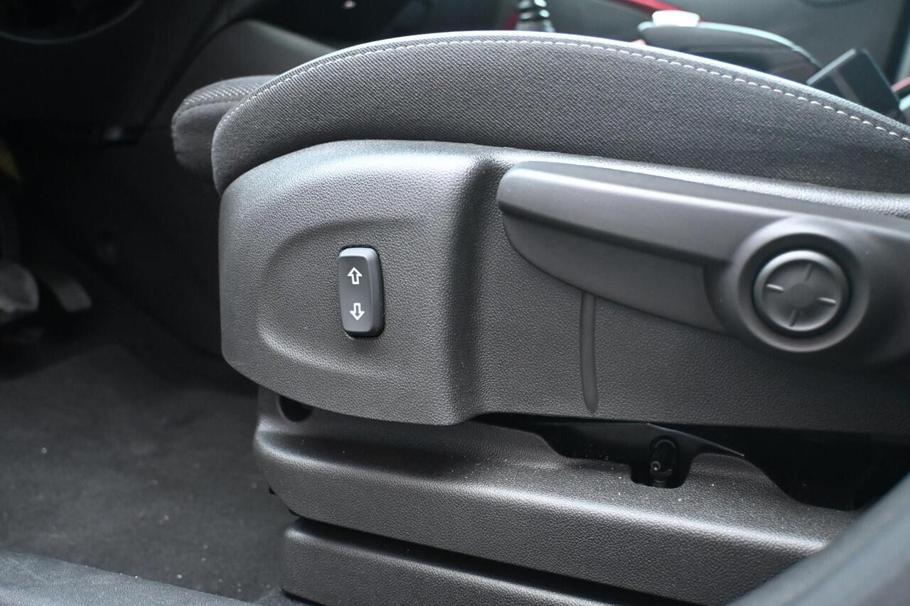 Opel Crossland 1.2 Turbo GS Line | CAMERA | NAVI | CRUISE CONTROL | APPLECARPLAY/ANDROIDAUTO | CLIMATE CONTROL | PDC | LMV