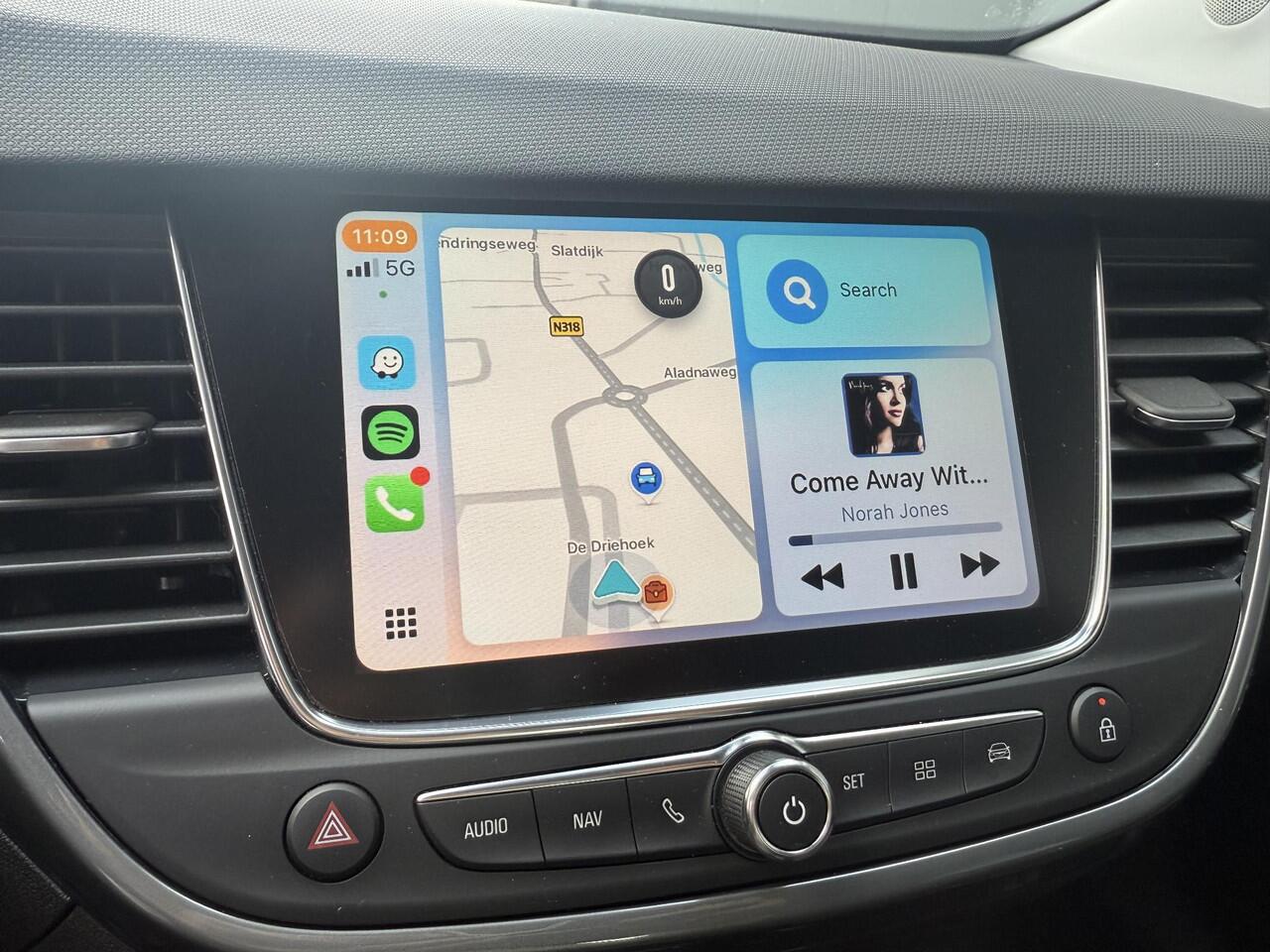 Opel Crossland 1.2 Turbo Ultimate / Comfortstoelen voor AGR / Alcantara / 17" Lichmetalen velgen / Navigatie / Apple Carplay - Android auto / Achteruitrijcamera /