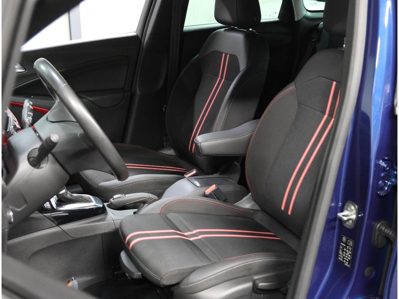 Opel Crossland 1.2 130PK Turbo Level 4 | Trekhaak | Parkeersensoren | AGR Bestuurdersstoel | Armsteun | Navigatie | Cruise Control | Climate Control | AppleCarPlay/AndroidAuto | Two-Tone | LED | Privacy Glass | Isofix |