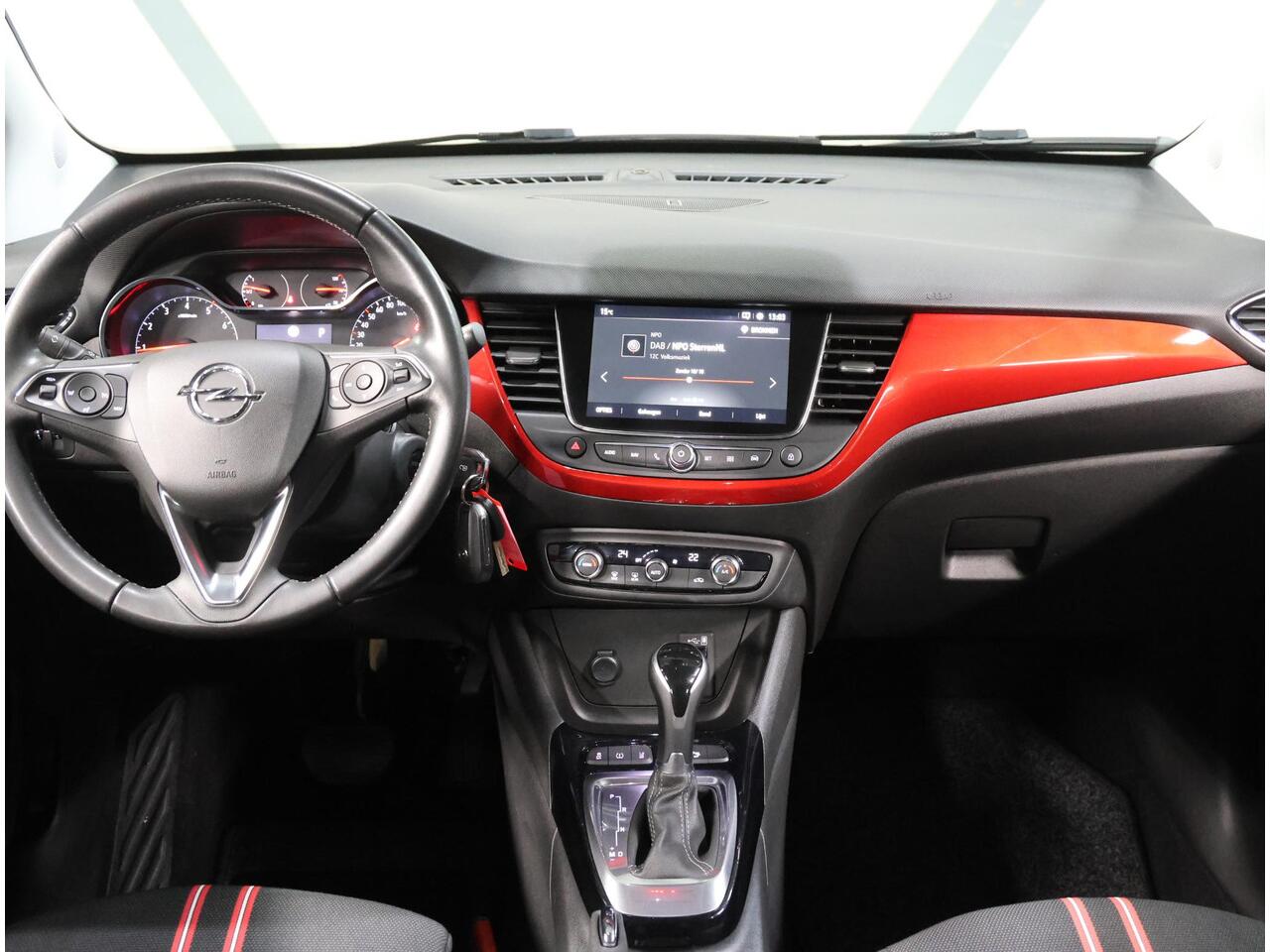 Opel Crossland 1.2 130PK Turbo Level 4 | Trekhaak | Parkeersensoren | AGR Bestuurdersstoel | Armsteun | Navigatie | Cruise Control | Climate Control | AppleCarPlay/AndroidAuto | Two-Tone | LED | Privacy Glass | Isofix |