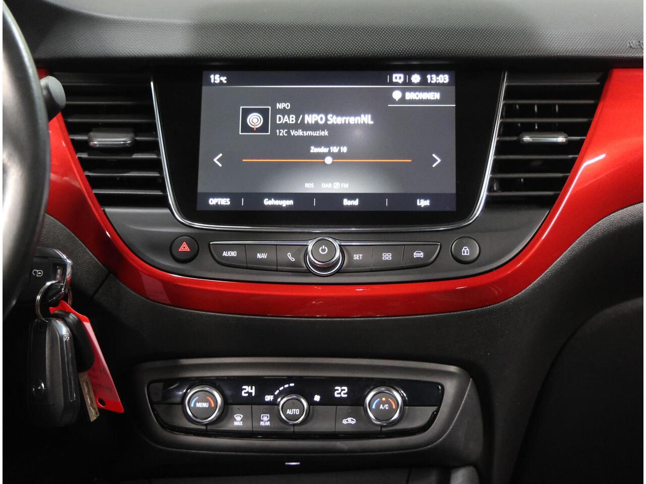 Opel Crossland 1.2 130PK Turbo Level 4 | Trekhaak | Parkeersensoren | AGR Bestuurdersstoel | Armsteun | Navigatie | Cruise Control | Climate Control | AppleCarPlay/AndroidAuto | Two-Tone | LED | Privacy Glass | Isofix |