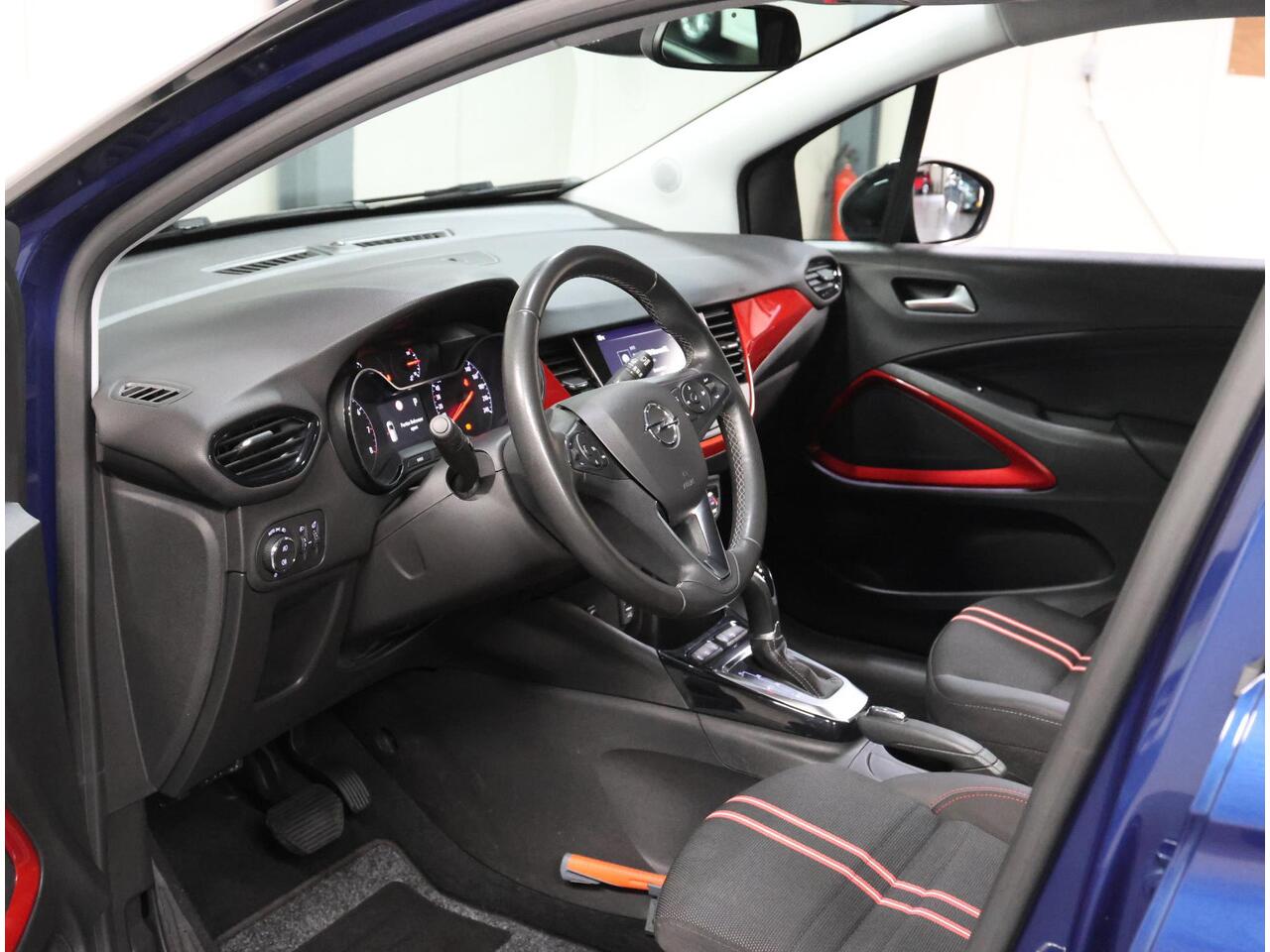 Opel Crossland 1.2 130PK Turbo Level 4 | Trekhaak | Parkeersensoren | AGR Bestuurdersstoel | Armsteun | Navigatie | Cruise Control | Climate Control | AppleCarPlay/AndroidAuto | Two-Tone | LED | Privacy Glass | Isofix |