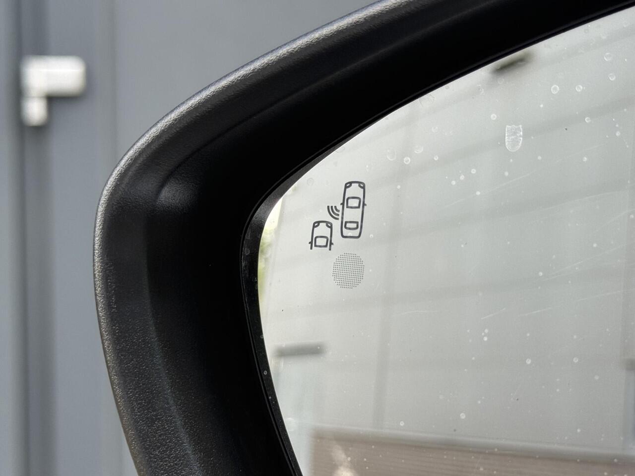 Opel Crossland 1.2 Turbo Ultimate / AGR Comfortstoelen / Navigatie / Half Leder/Alcantara Bekleding / LED Verlichting / 360 Graden Camera / Dual Zone Climate Control / Cruise Control / Apple CarPlay/Android Auto / Dode hoek /