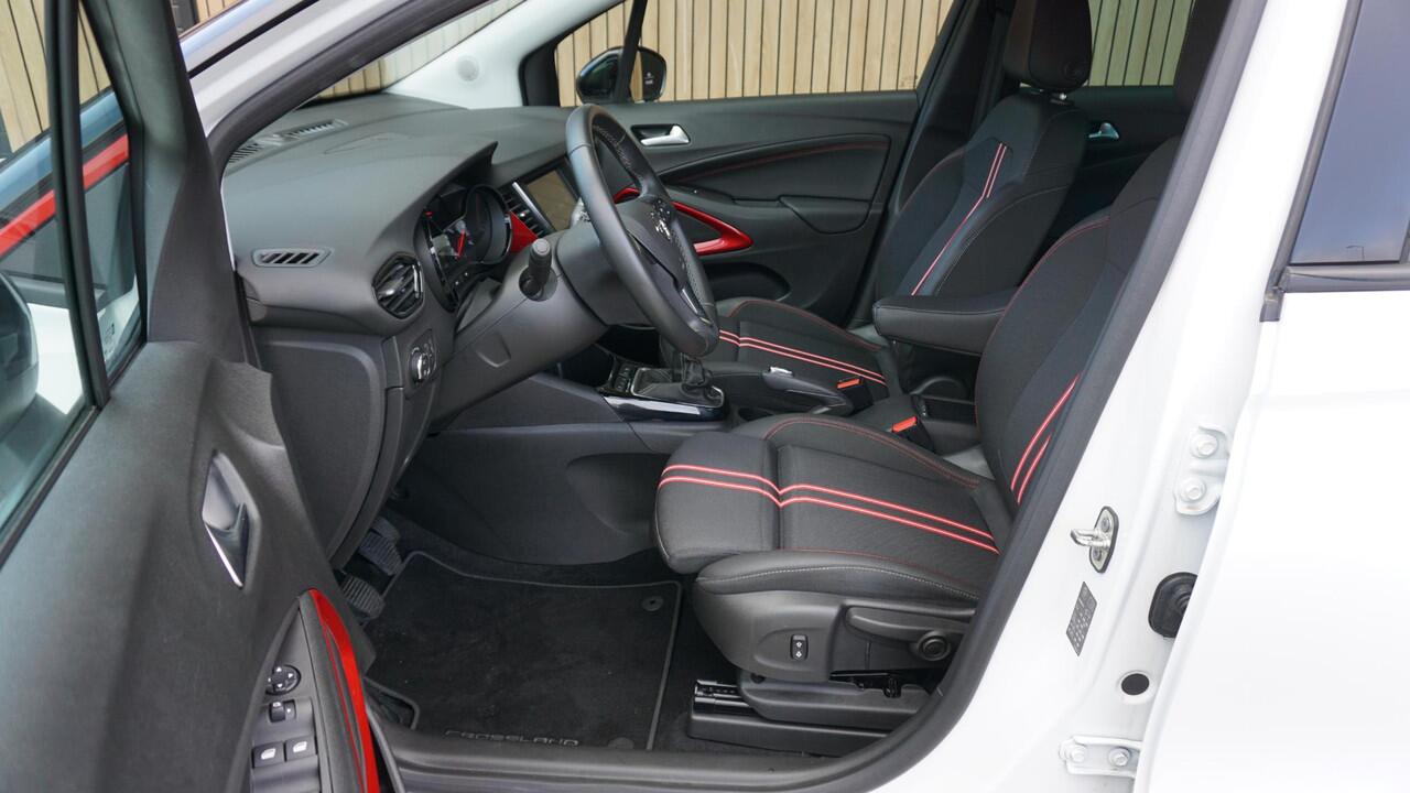 Opel Crossland 1.2 110pk Turbo GS-Line *Black Optik* Sportstoelen H-Leder 17inch LM Clima Cruise Control A-Camera 12352km!