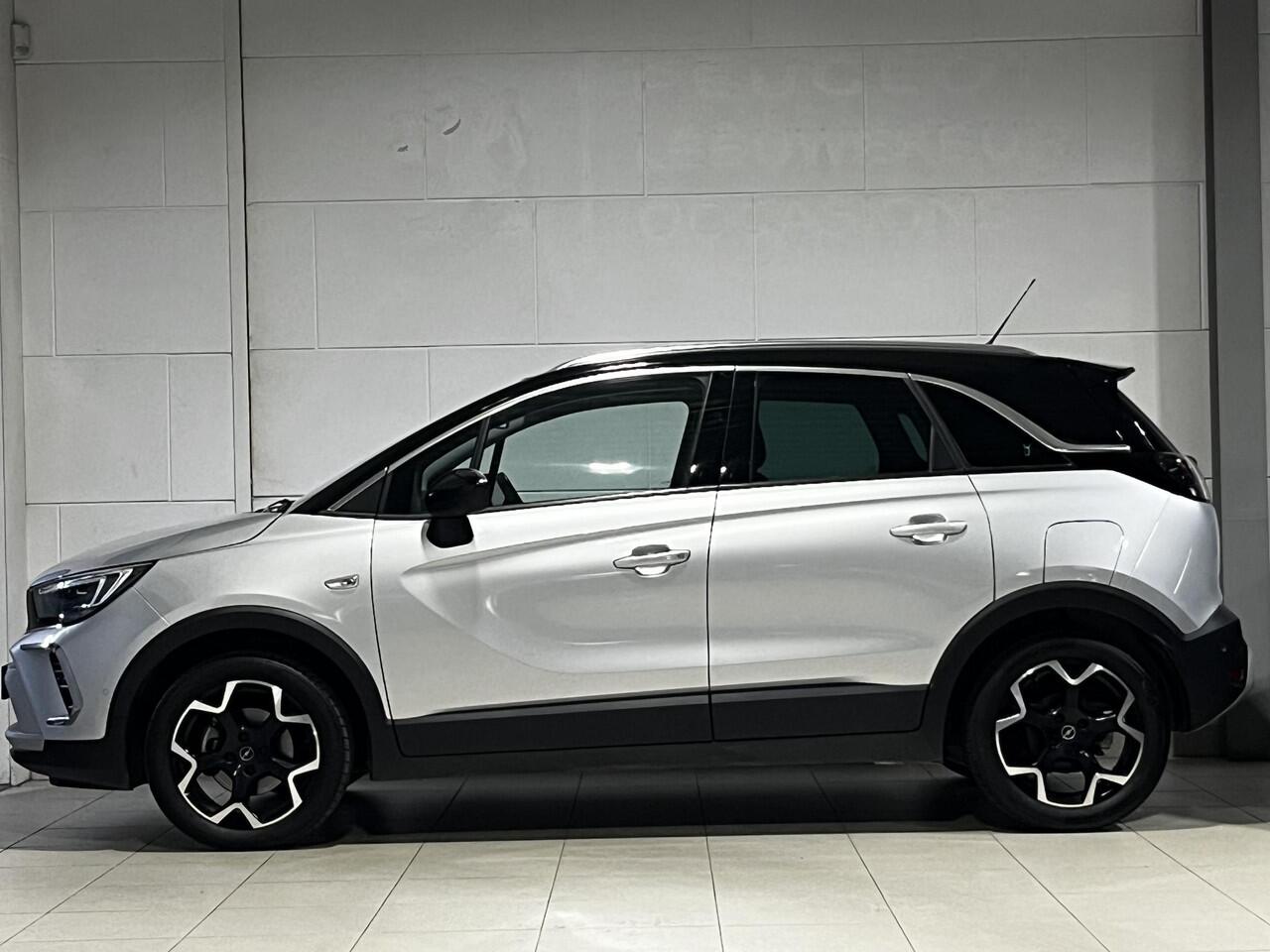 Opel Crossland Ultimate 1.2 Turbo 110pk | 180° CAMERA+SENSOREN | ALCANTARA/LEDER | AGR-STOELEN | NAVI | DAB+ | ISOFIX | FULL LED | LAGE KM | TWO-TONE | KEYLESS |