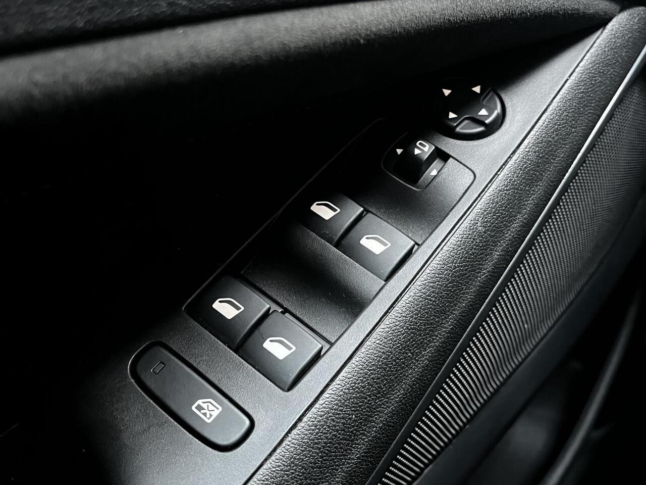 Opel Crossland Ultimate 1.2 Turbo 110pk | 180° CAMERA+SENSOREN | ALCANTARA/LEDER | AGR-STOELEN | NAVI | DAB+ | ISOFIX | FULL LED | LAGE KM | TWO-TONE | KEYLESS |