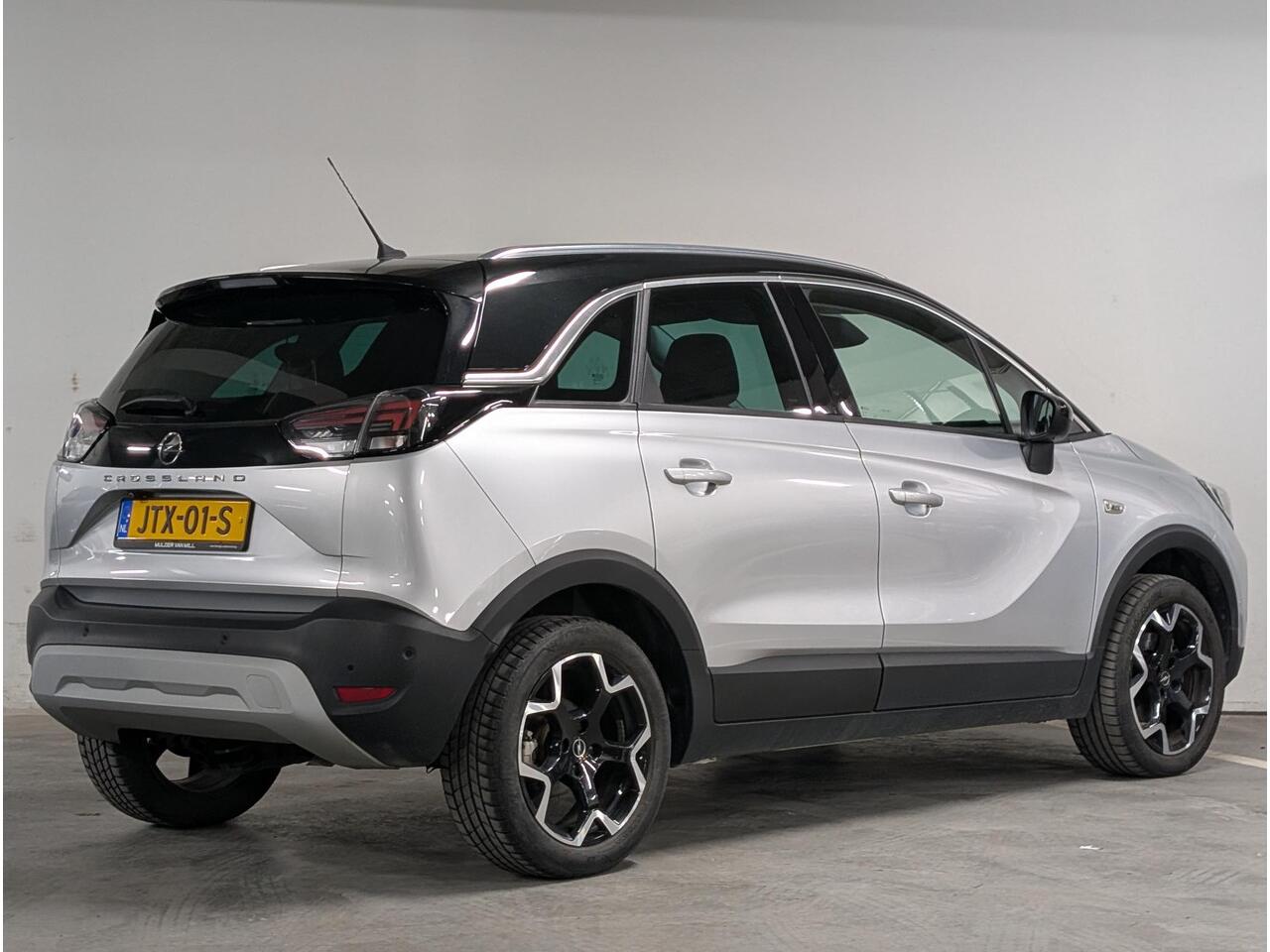 Opel Crossland Ultimate 1.2 Turbo 110pk | 180° CAMERA+SENSOREN | ALCANTARA/LEDER | AGR-STOELEN | NAVI | DAB+ | ISOFIX | FULL LED | LAGE KM | TWO-TONE | KEYLESS |