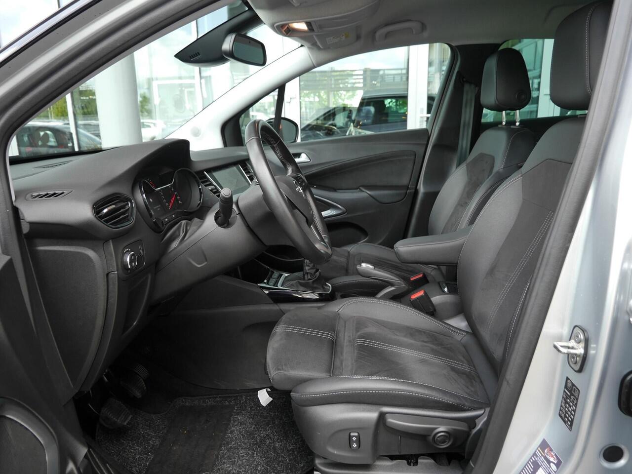 Opel Crossland 1.2 Turbo Ultimate Level 4 | Navigatie | Climate & Cruise Control | Achteruitrijcamera | Parkeersensoren | LMV | Beide stoelen in hoogte te verstellen | Led verlichting