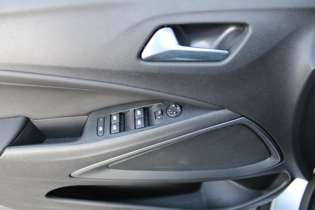 Opel Crossland 1.2 T. Edition Stoel verw. Navigatie, Airco