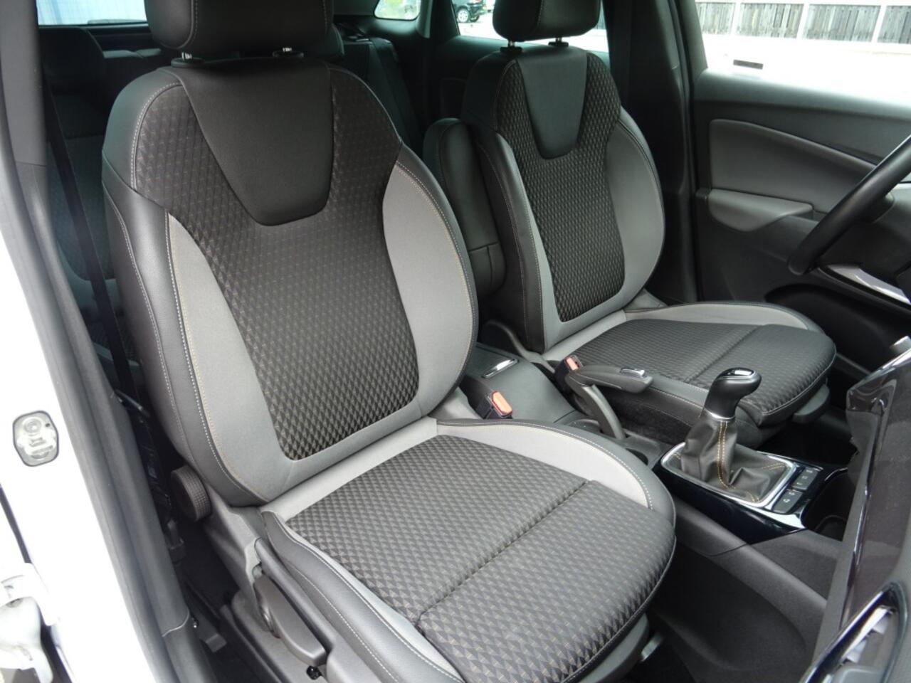 Opel Crossland X 1.2 T. INNOVATION CLIMA NAVI BLUETOOTH PDC LICHTMETAAL