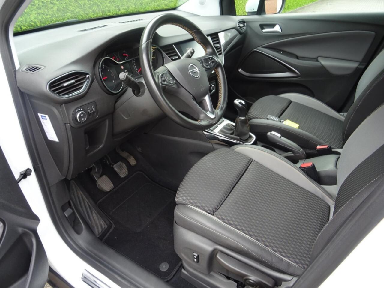 Opel Crossland X 1.2 T. INNOVATION CLIMA NAVI BLUETOOTH PDC LICHTMETAAL