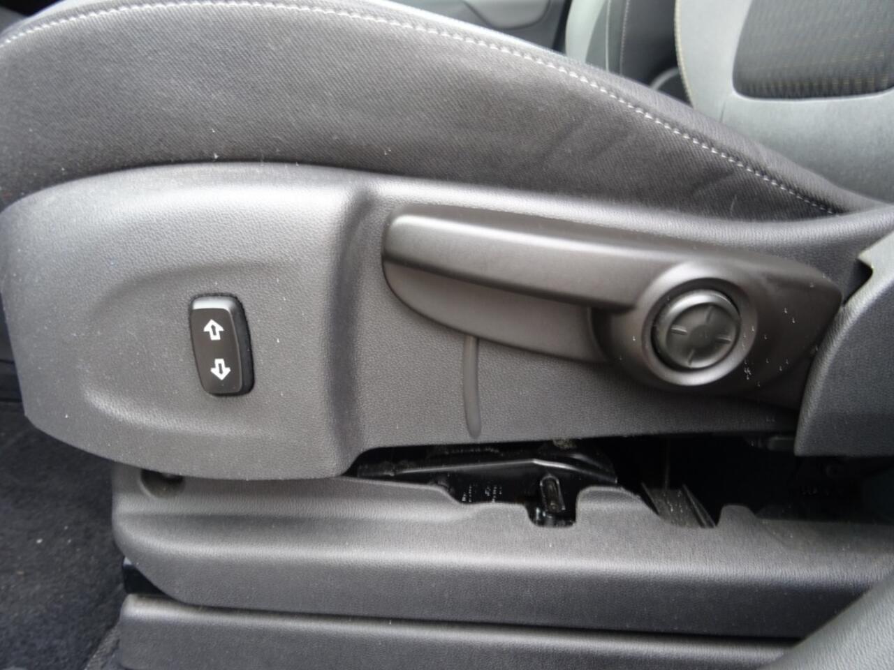 Opel Crossland X 1.2 T. INNOVATION CLIMA NAVI BLUETOOTH PDC LICHTMETAAL