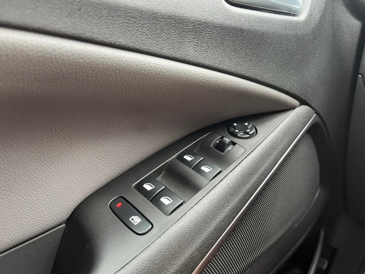 Opel Crossland X 1.2 INNOVATION / NAVI / CARPLAY / DAB / CRUISE CTR. / TREKHAAK