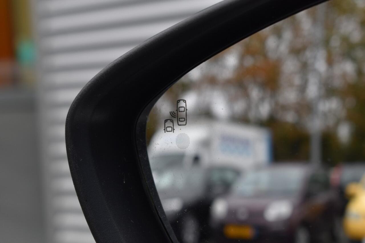 Opel Crossland X 1.2 TURBO AUT. INNOVATION / STOEL + STW VERW./ P.CAM / NAVI + APP CONNECT