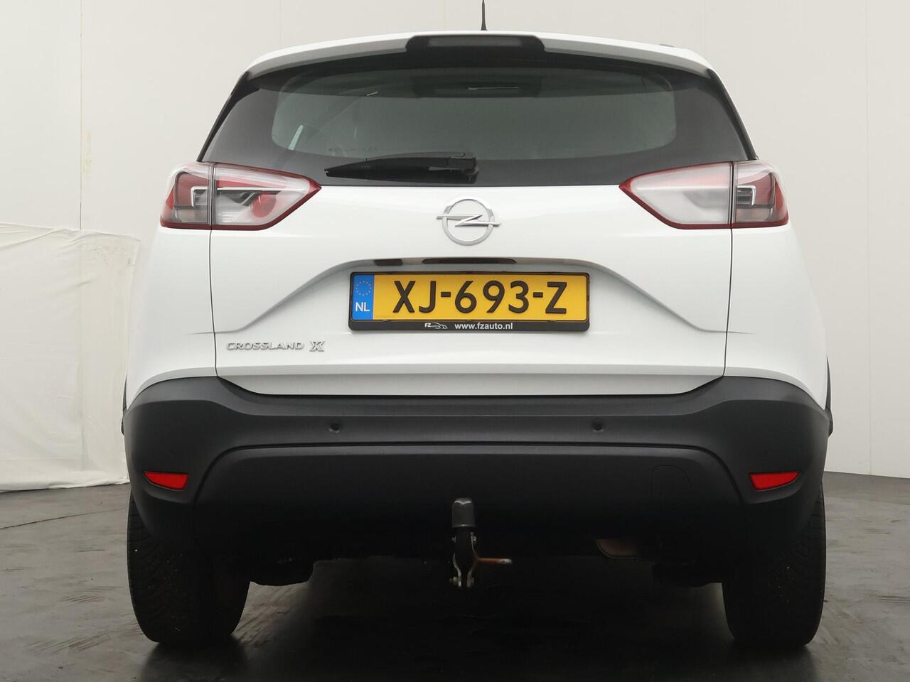 Opel Crossland X 1.2 Turbo Innovation - Navigatie - Stoelverwarming - Trekhaak