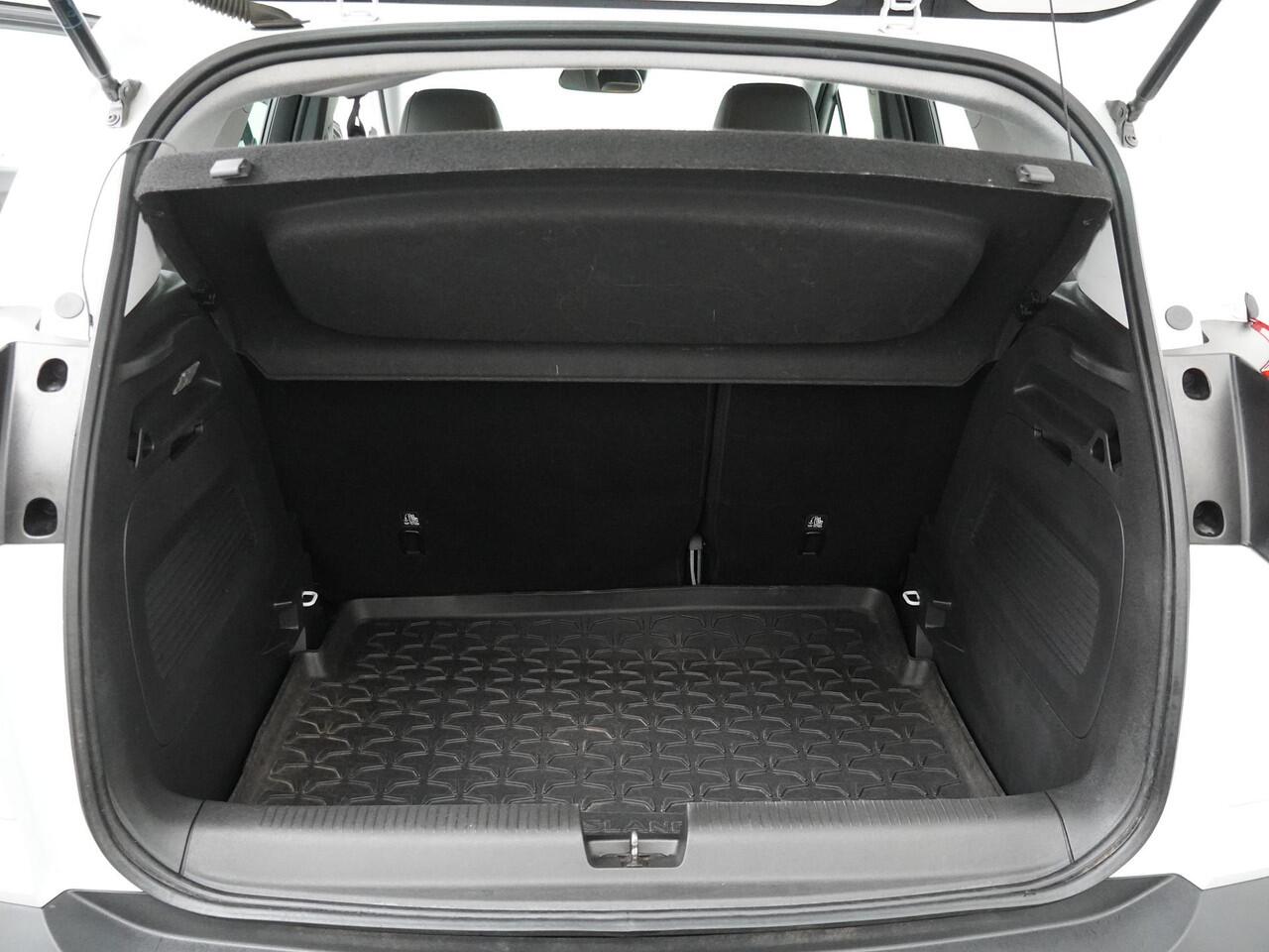 Opel Crossland X 1.2 Turbo Innovation - Navigatie - Stoelverwarming - Trekhaak