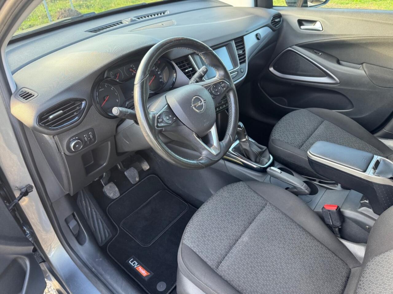 Opel Crossland X 1.2 120 JAAR EDITION / PDC voor en achter / Stuur en Stoelverwarming / APK t/m 31-03-2027 /