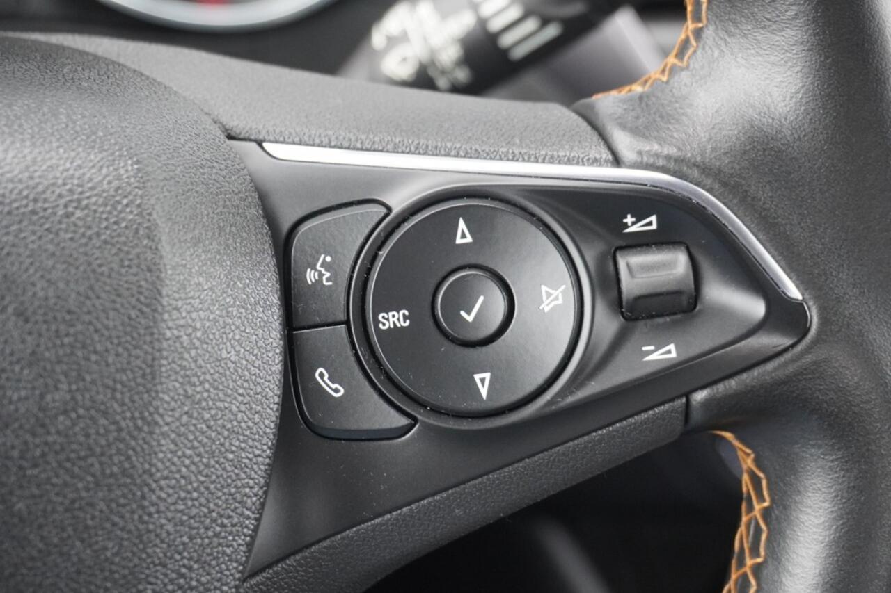 Opel Crossland X 1.2 Turbo 130pk Innovation / Zwart dak / Camera + parkeersensoren / Navi