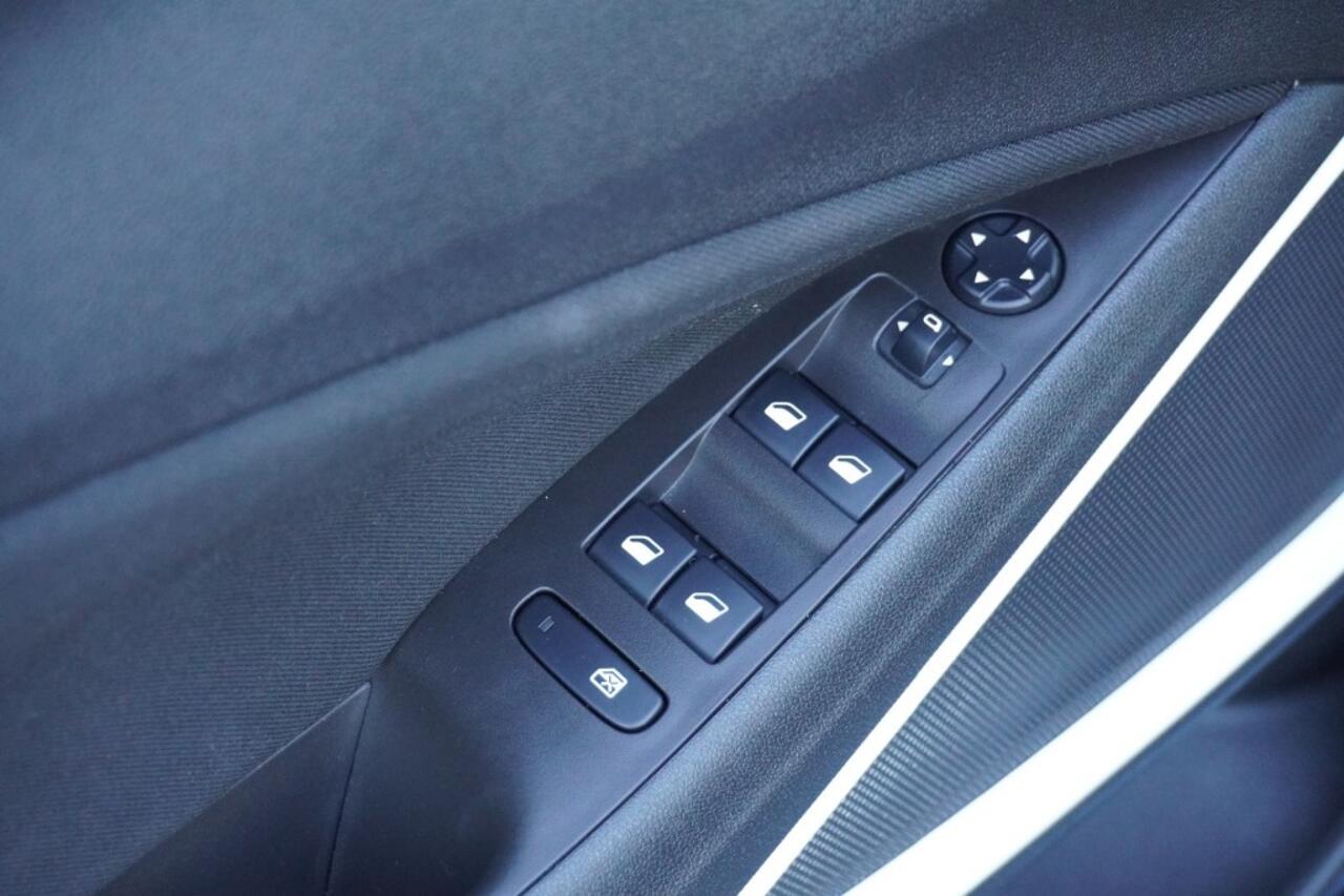 Opel Crossland X 1.2 Turbo 110pk Edition 2020 / Camera + Parkeersensoren / Navi / Climate Control