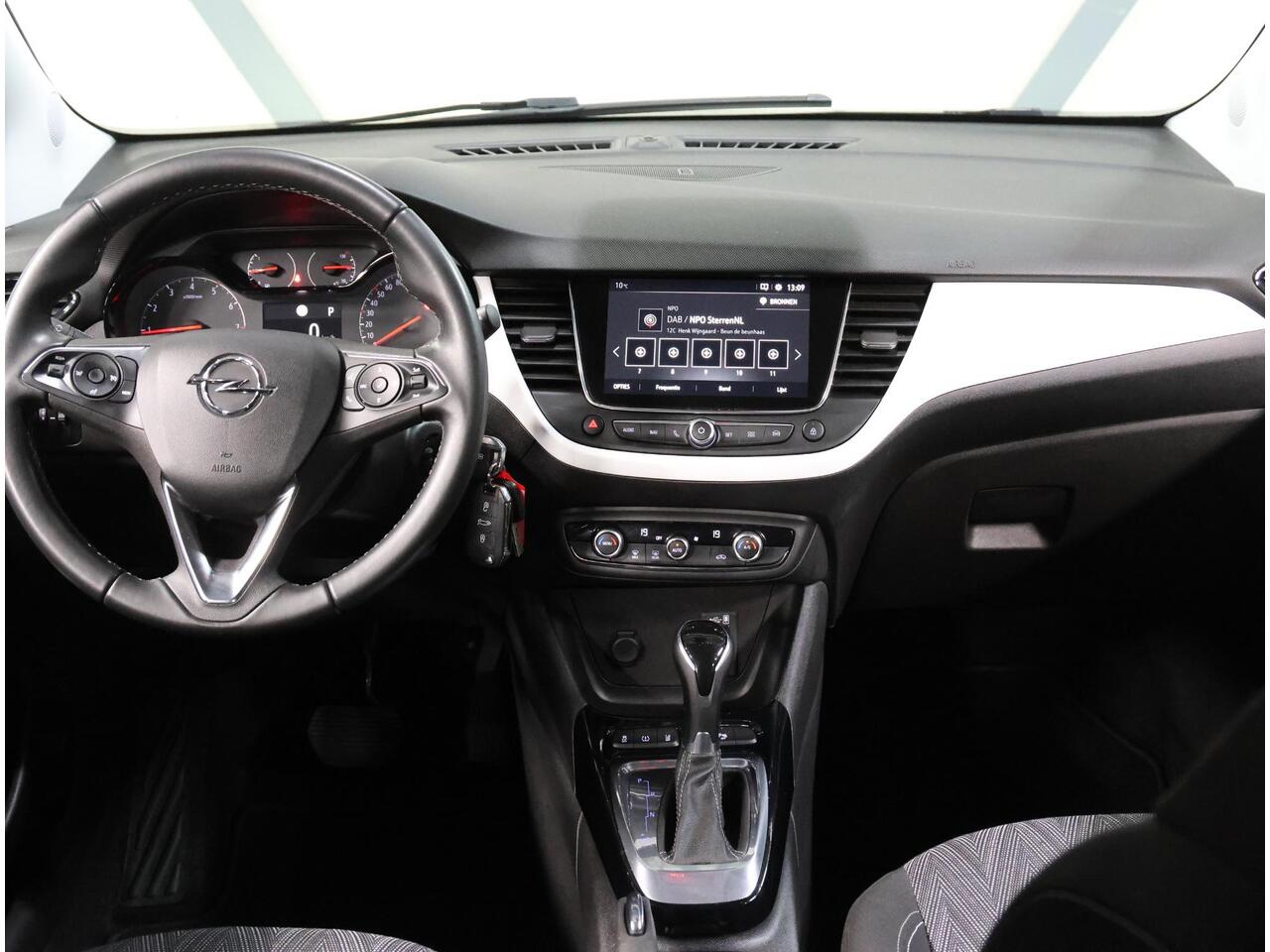 Opel Crossland X 130PK Turbo Edition 2020 | Camera | AUTOMAAT | AppleCarplay/Android Auto | Cruise Control | Climate Control | Navigatie | LED lampen | Two-Tone | Isofix | Privacy Glass | Parkeersensoren |