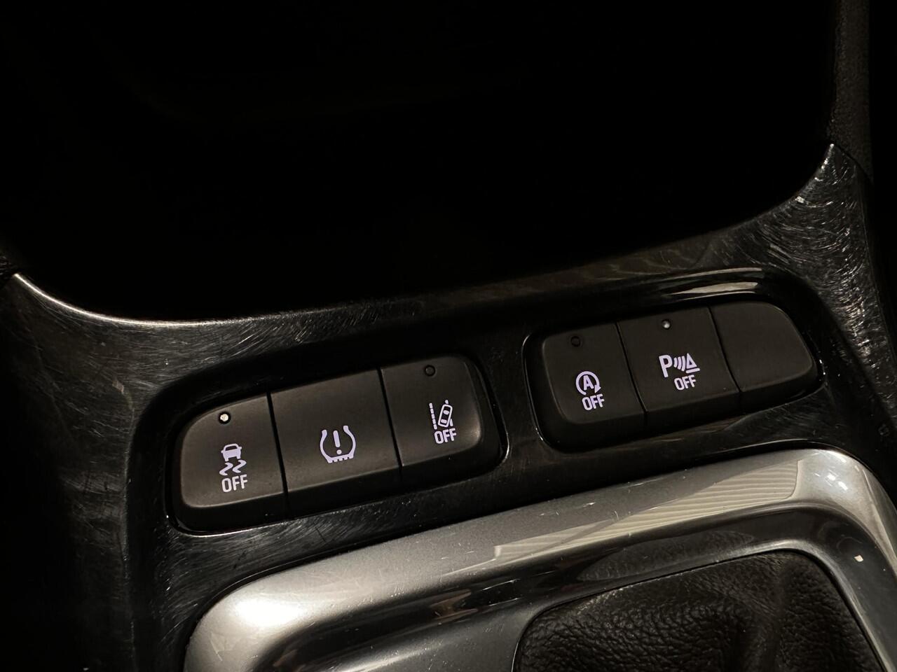 Opel Crossland X 1.2 Turbo Innovation Automaat Trekhaak Navigatie Apple Carplay/Android Auto Camera Parkeersensoren Cruise Control Stoel-en stuurverwarming Climate Control Lichtmetalen velgen Getinte ramen