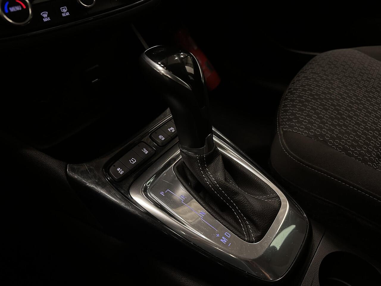 Opel Crossland X 1.2 Turbo Innovation Automaat Trekhaak Navigatie Apple Carplay/Android Auto Camera Parkeersensoren Cruise Control Stoel-en stuurverwarming Climate Control Lichtmetalen velgen Getinte ramen