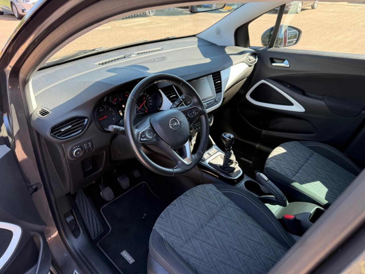 Opel Crossland X 1.2 TURBO 120 JAAR EDITION 110 PK HOGE INSTAP en HOGE ZIT! SLECHTS 36.976 KM!