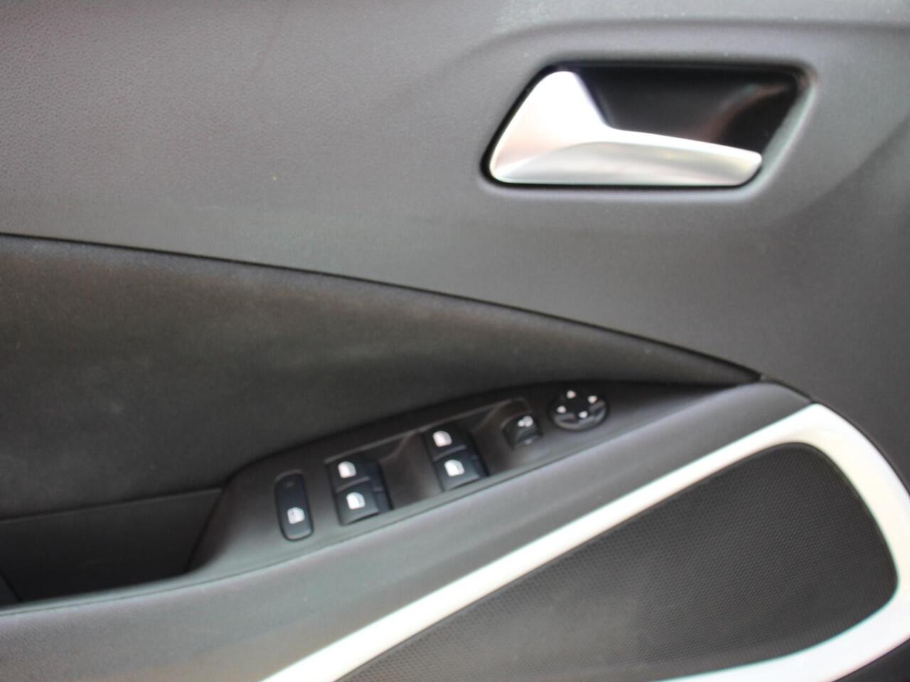 Opel Crossland X 1.2 Turbo Innovation | Climate Control | Apple Carplay / Android auto | Lichtmetalen Velgen | Camera | Two Tone