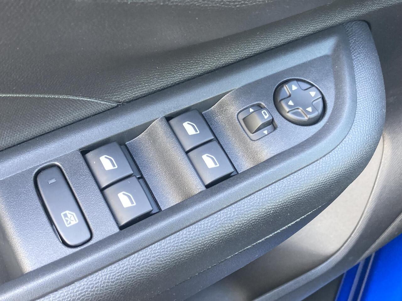 Opel FRONTERA Electric Edition 44 kWh | DEMO | Navigatie | Achteruitrijcamera | Stoel + stuurwielverwarming | Cruise Control | Voorruitverwarming |