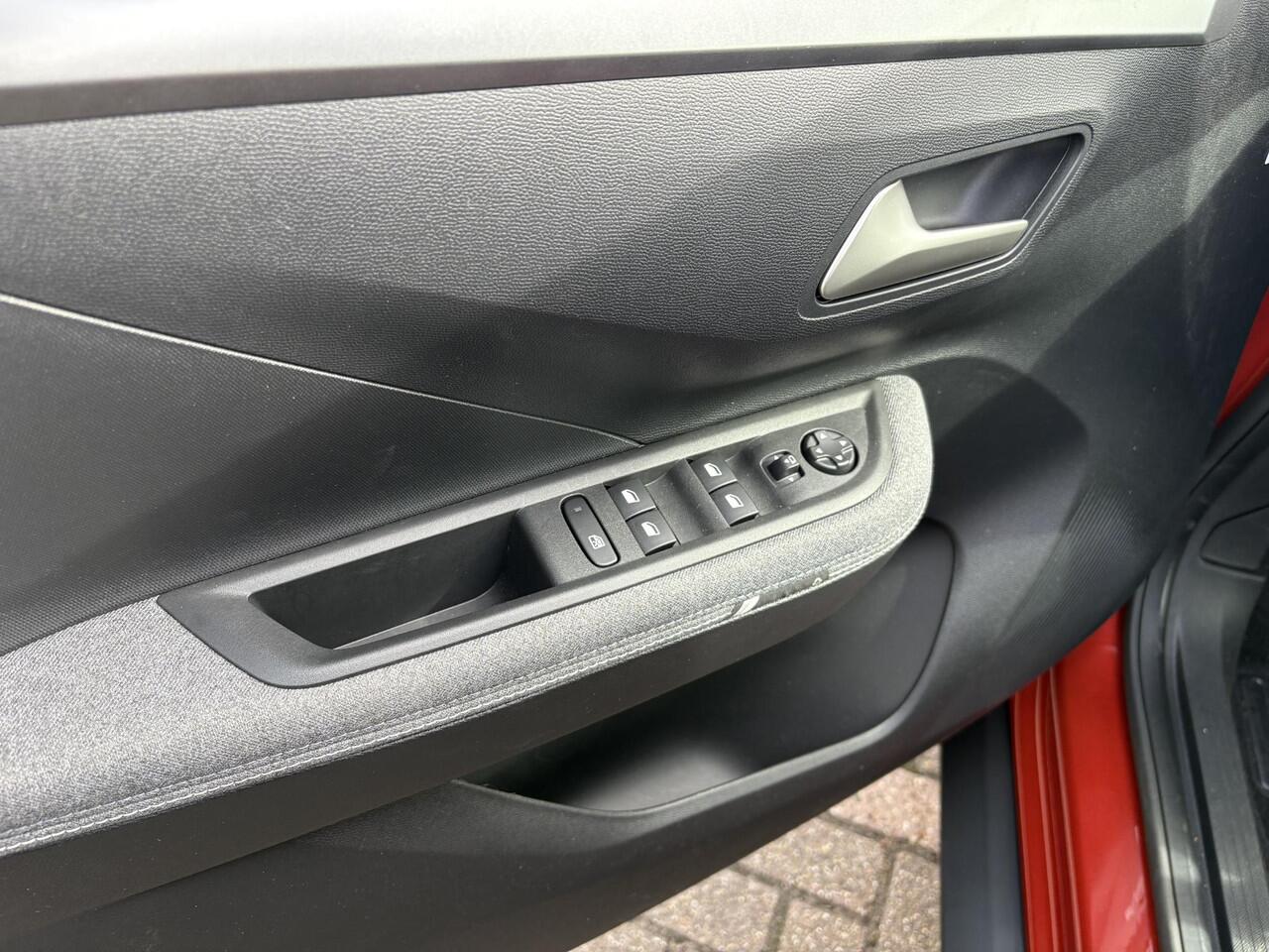 Opel FRONTERA Electric GS 44 kWh 113pk | Navigatie | Camera | Climate Control | Stoel - Stuur - Voorruitverwarming | Dakrails | Volledig Elektrisch | Cruise Control