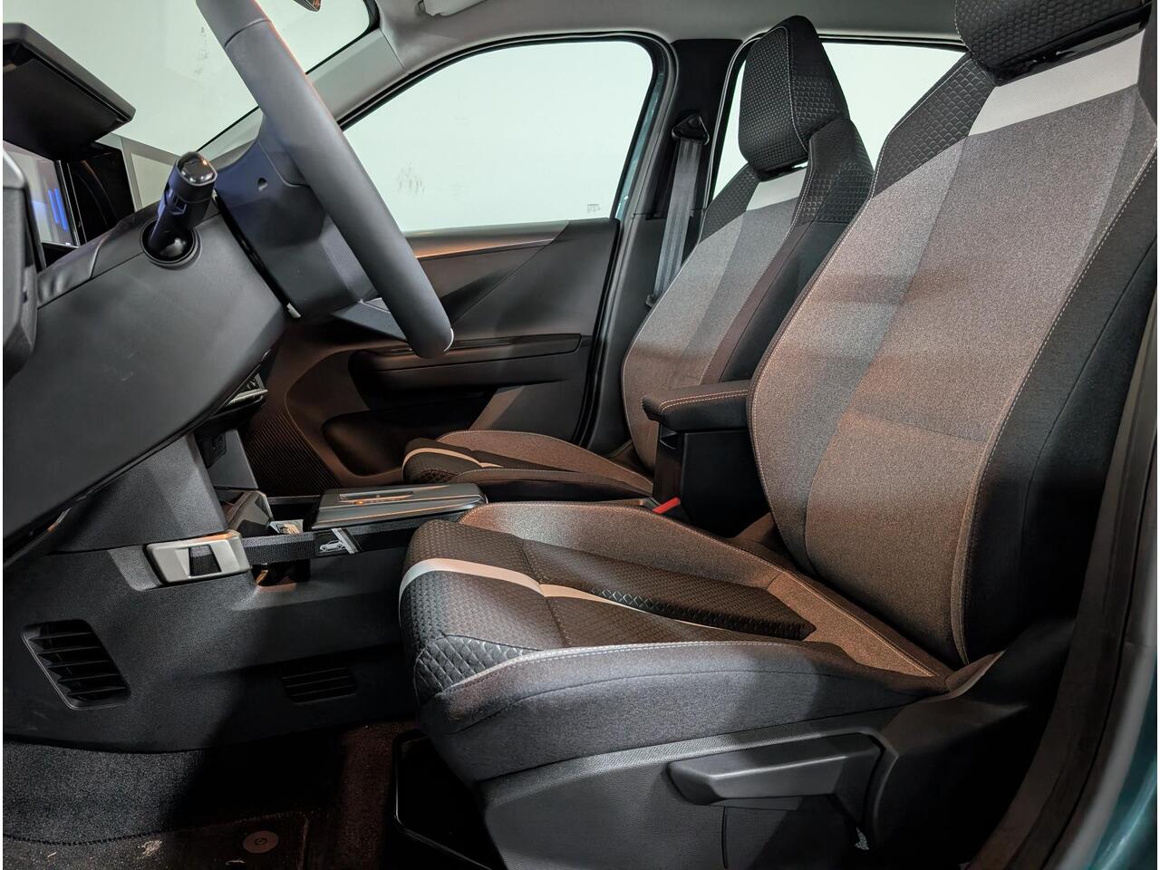 Opel FRONTERA Edition 1.2 Hybrid 145pk e-DCT6 | STOELVERW. | STUURVERW. | NAVI | CAMERA | APPLE CARPLAY / ANDROID AUTO