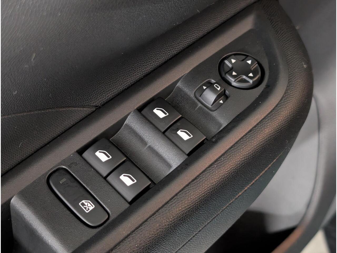 Opel FRONTERA Edition 1.2 Hybrid 145pk e-DCT6 | STOELVERW. | STUURVERW. | NAVI | CAMERA | APPLE CARPLAY / ANDROID AUTO