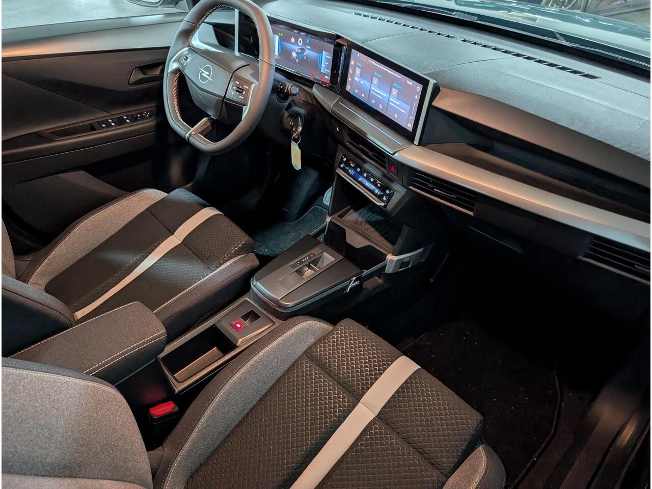 Opel FRONTERA Edition 1.2 Hybrid 145pk e-DCT6 | STOELVERW. | STUURVERW. | NAVI | CAMERA | APPLE CARPLAY / ANDROID AUTO