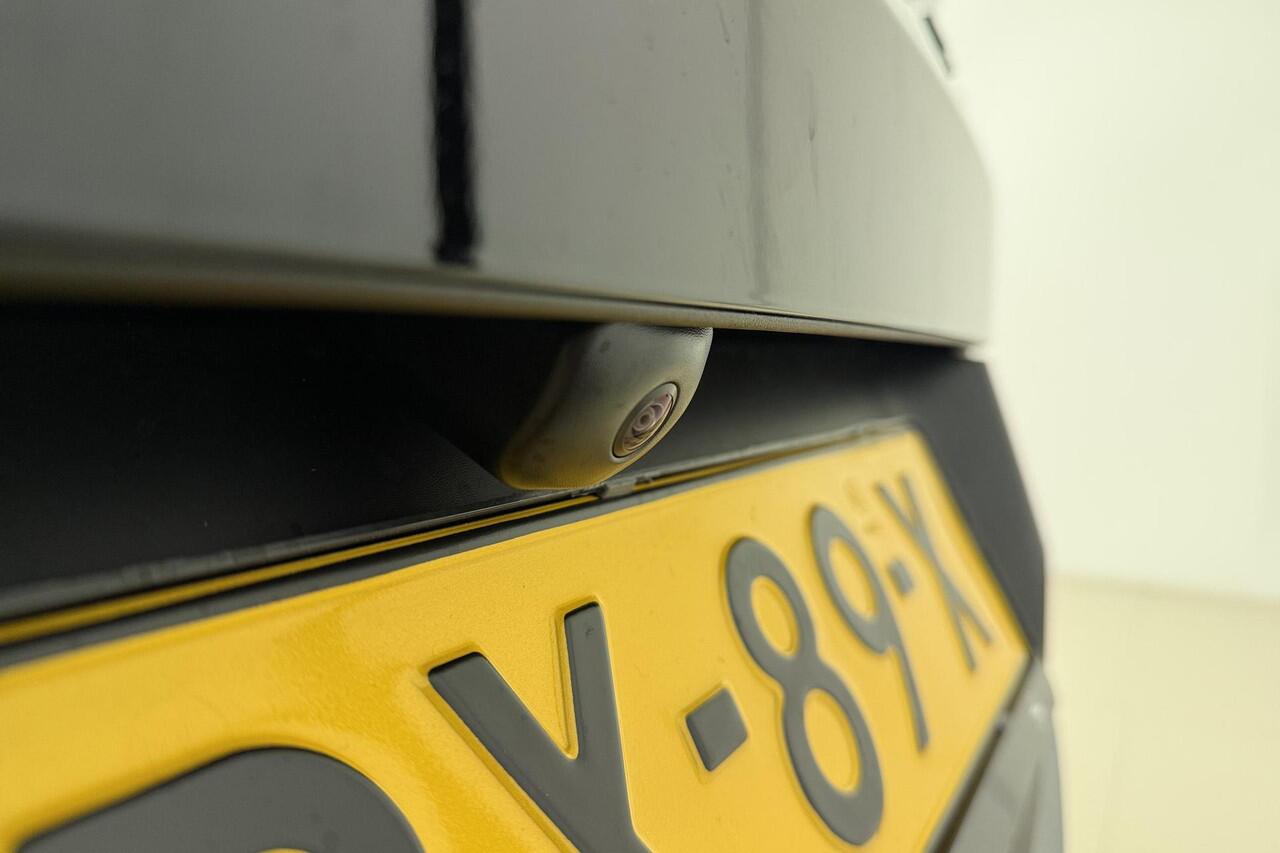 Opel FRONTERA 1.2 Turbo Hybrid GS 7p. Automaat | Navigatie | Camera | 7 Zitplaatsen | Draadloze telefoonlader | Lichtmetalen velgen | Keyless | Dakrails