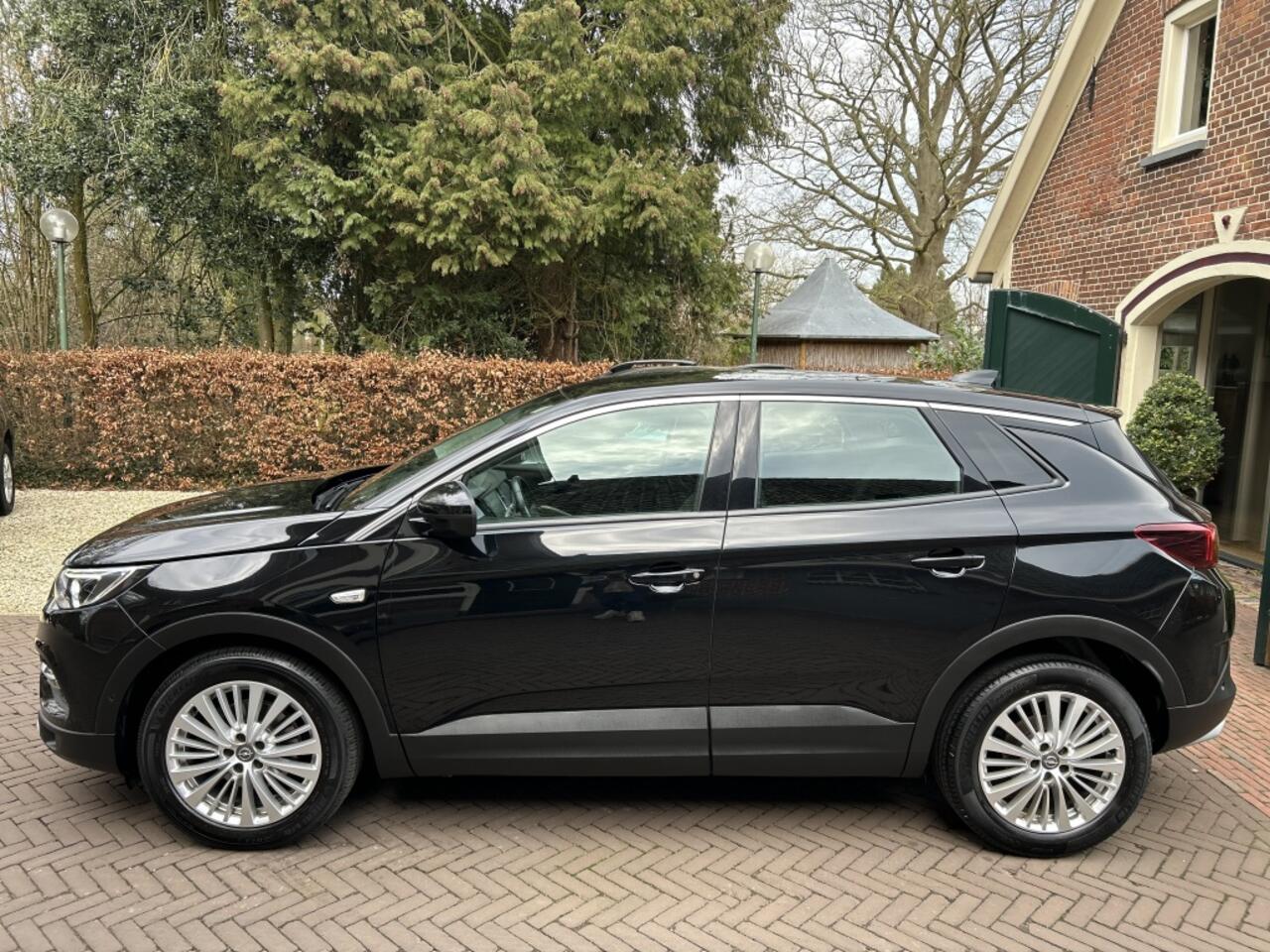Opel Grandland 1.2 Turbo 130pk Innov. Camera, Carplay, Navi, 18" LMV