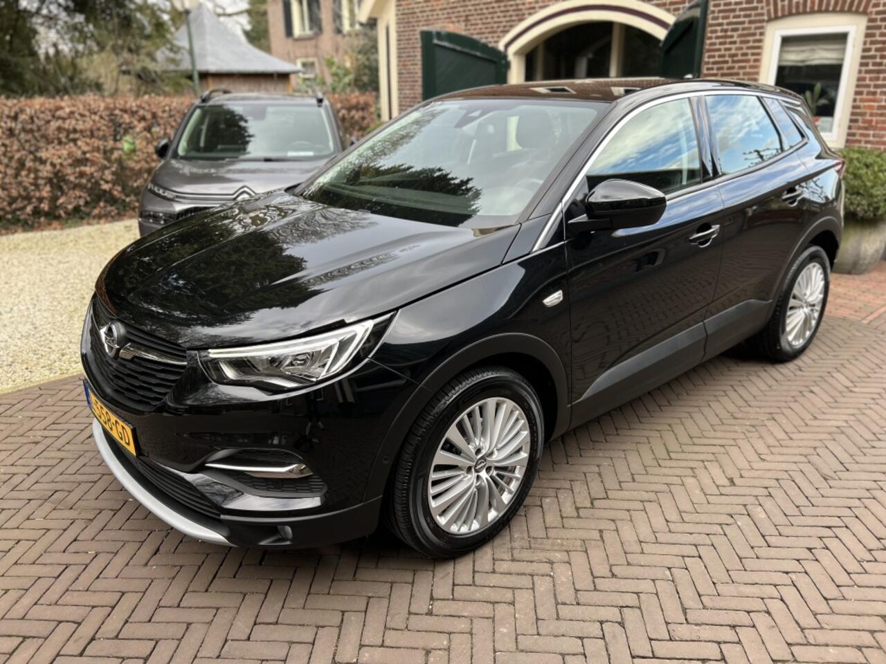 Opel Grandland 1.2 Turbo 130pk Innov. Camera, Carplay, Navi, 18" LMV