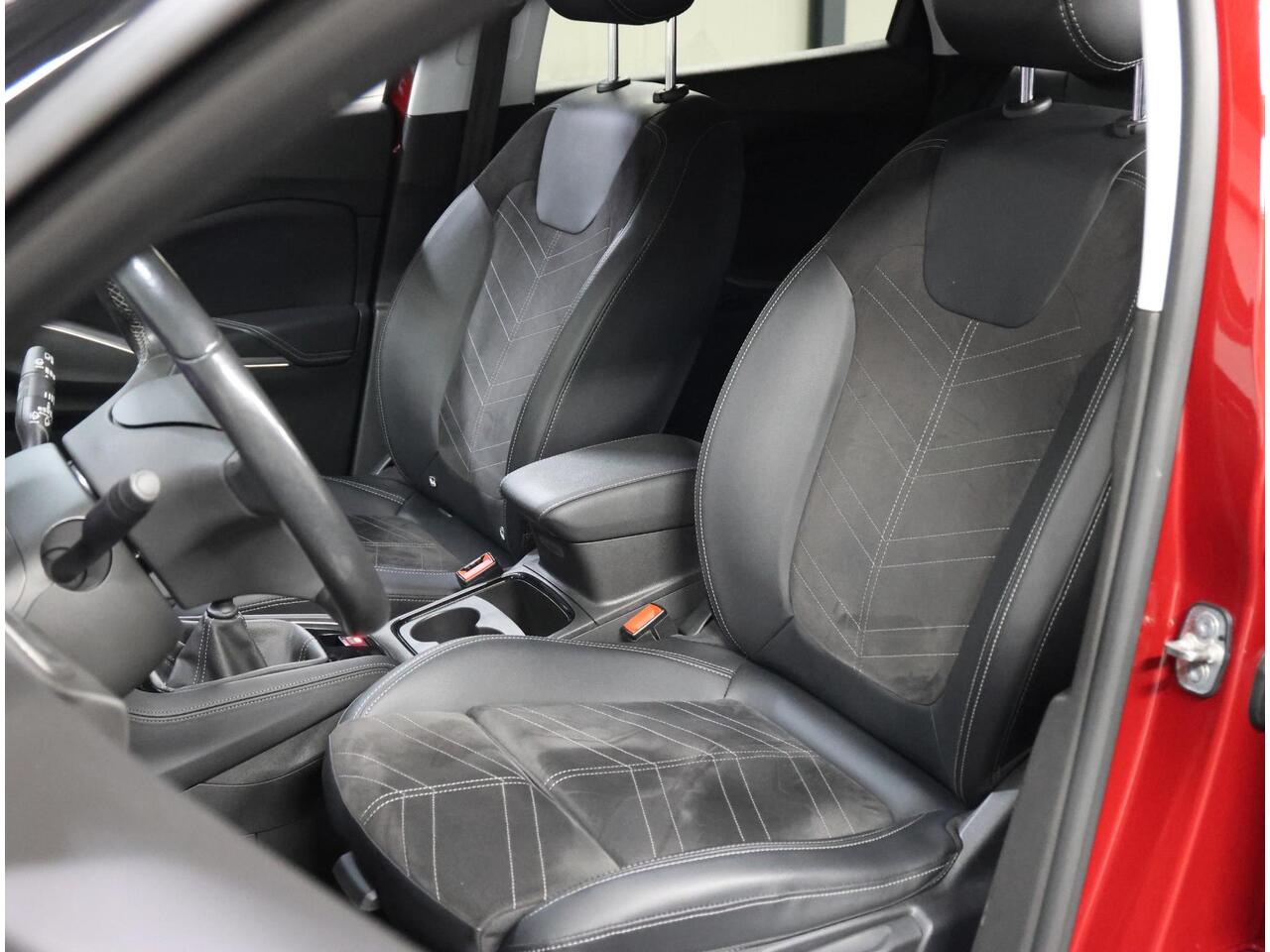 Opel Grandland 1.2 Turbo GS Line | AppleCarPlay/AndroidAuto | Alcantara | Cruise Control | Camera | Stoel, Stuur & Voorruit verwarmd | AGR-Stoelen | Parkeersensoren | Two-tone | Isofix | Privacy Glass | Afneembare Trekhaak |