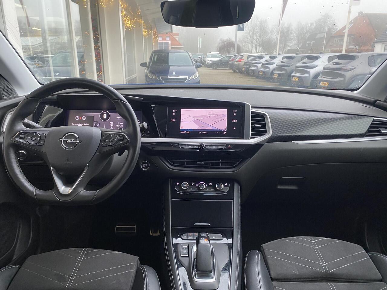 Opel Grandland 1.6 Turbo Plug-In Hybrid GS | AGR Comfortstoelen | Achteruitrijcamera | Parkeersensoren voor en achter | Navigatiesysteem | Voorstoelen verwarmd