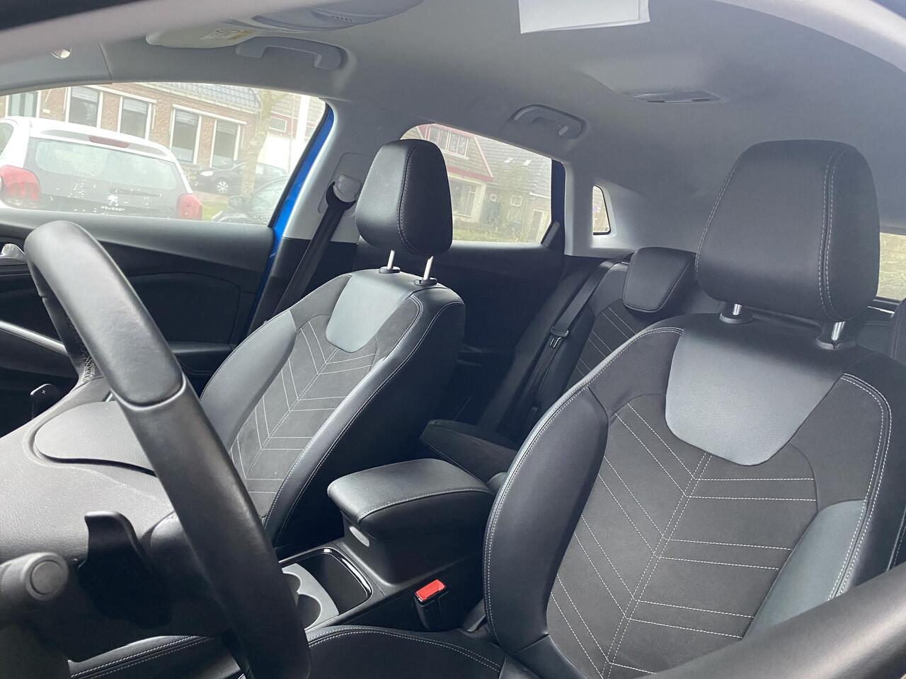 Opel Grandland 1.6 Turbo Plug-In Hybrid GS | AGR Comfortstoelen | Achteruitrijcamera | Parkeersensoren voor en achter | Navigatiesysteem | Voorstoelen verwarmd