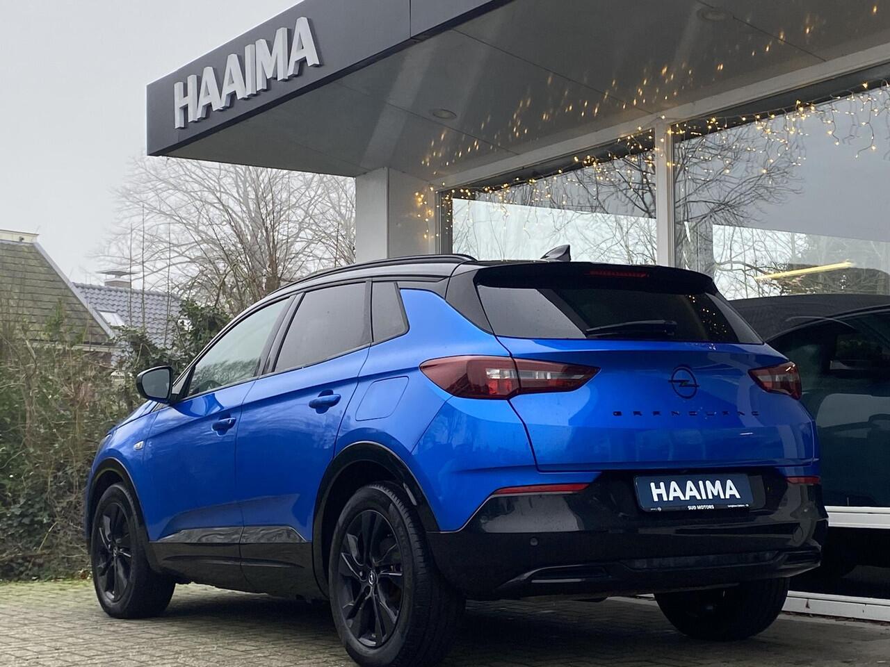 Opel Grandland 1.6 Turbo Plug-In Hybrid GS | AGR Comfortstoelen | Achteruitrijcamera | Parkeersensoren voor en achter | Navigatiesysteem | Voorstoelen verwarmd