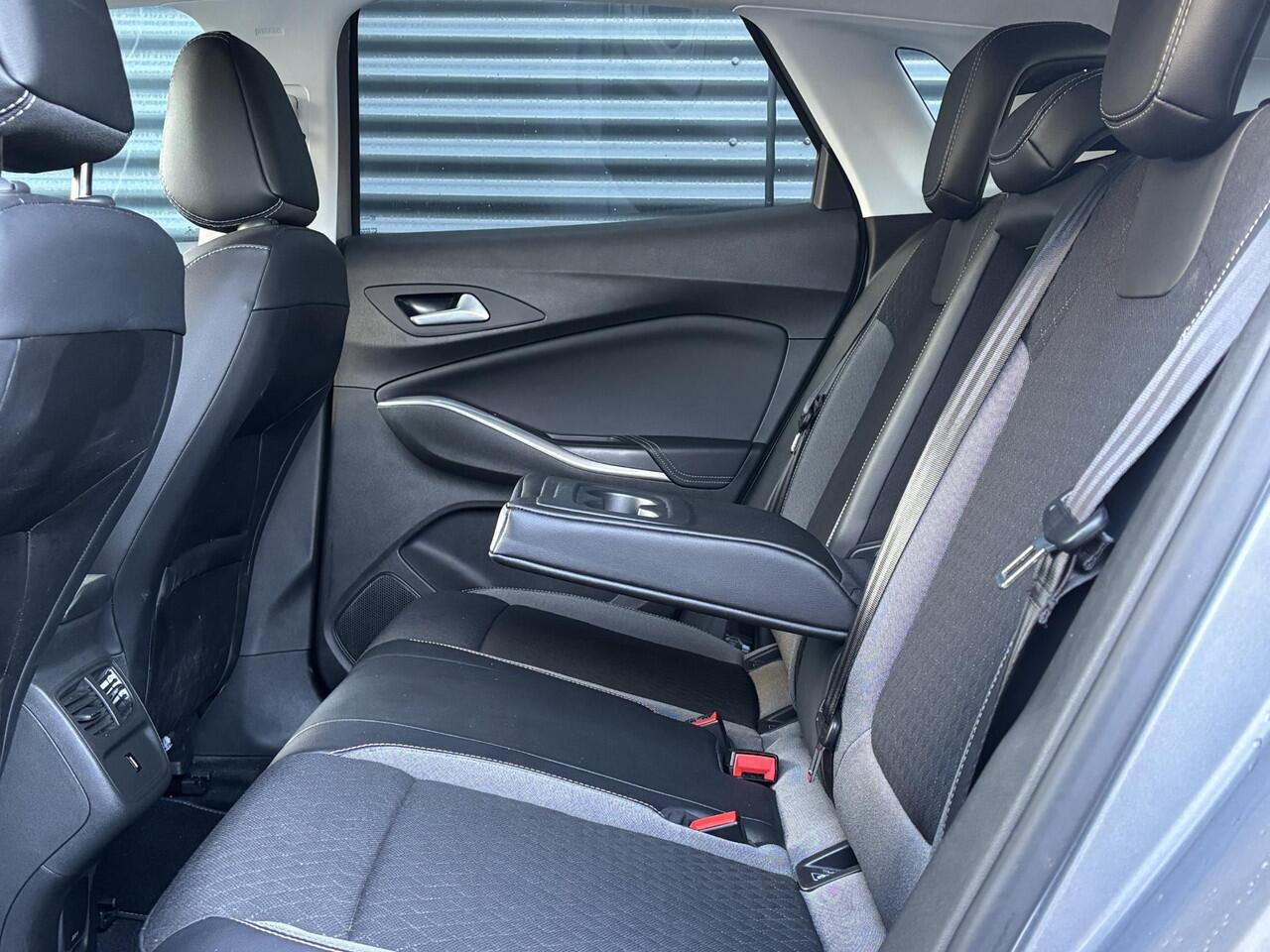 Opel Grandland GS 1.2 Turbo 130pk | AGR-STOELEN | LED PIXEL VERLICHTING | TREKHAAK | KEYLESS | 360° CAMERA | NAVI PRO | ISOFIX | TWO-TONE! | BLACK PACK |