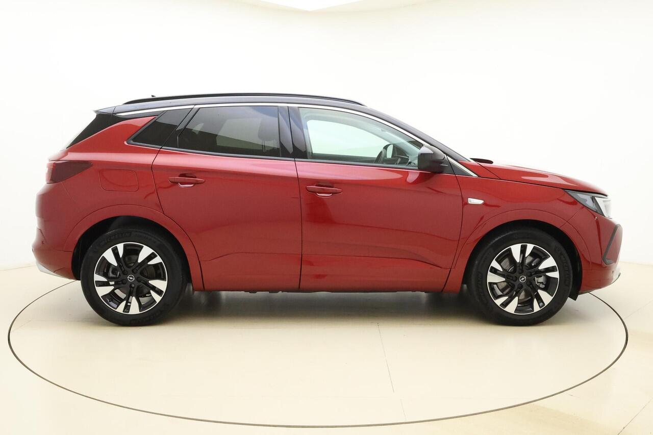 Opel Grandland 1.6 Turbo 225pk Plug-In Hybrid Ultimate | Automaat | Apple carplay | Electronic climate control | Navigatiesysteem | Parkeersensoren voor en achter
