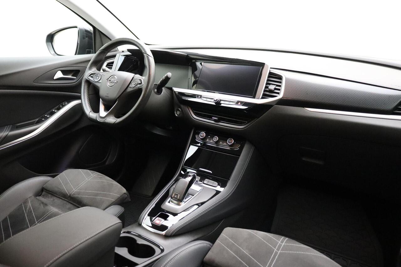 Opel Grandland 1.2 Turbo 130pk Automaat Ultimate | Alcantara bekleding | Navigatie | Trekhaak | Elektrische achterklep | Adapt. Cruise control | Camera | Winterpakket | 19" Lichtmetalen velgen | Zeer luxe!
