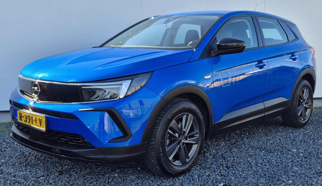 Opel Grandland 1.2 Turbo Edition Camera achter - Stoel verwarming - Dodehoek Detectie - Voorruitverwarming - Stuurwiel verwarming - Zicht en Licht Pakket - Winter Pakket