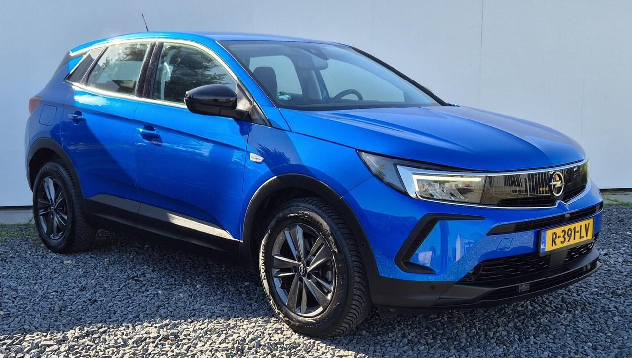 Opel Grandland 1.2 Turbo Edition Camera achter - Stoel verwarming - Dodehoek Detectie - Voorruitverwarming - Stuurwiel verwarming - Zicht en Licht Pakket - Winter Pakket